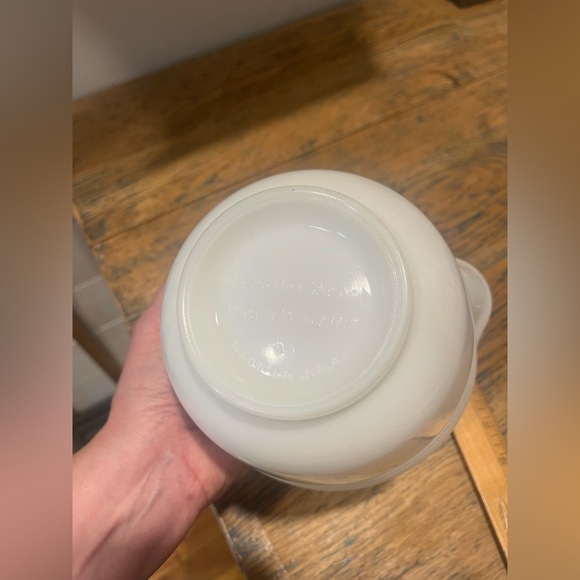 HAMILTON BEACH Vintage Milk Glass Mixing Bowl – Mid-Century USA - Picture 2 of 11